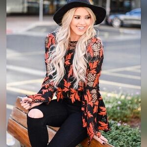 QUII Los Angeles Crochet Top Size Medium